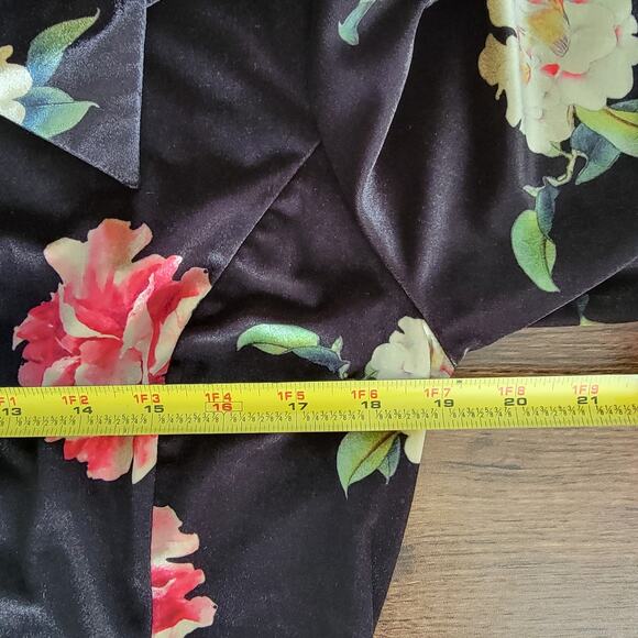 Black Velvet Floral Robe Housecoat Womens M Whimsygoth Dark Fairy Kate & Mallory - Picture 8 of 11